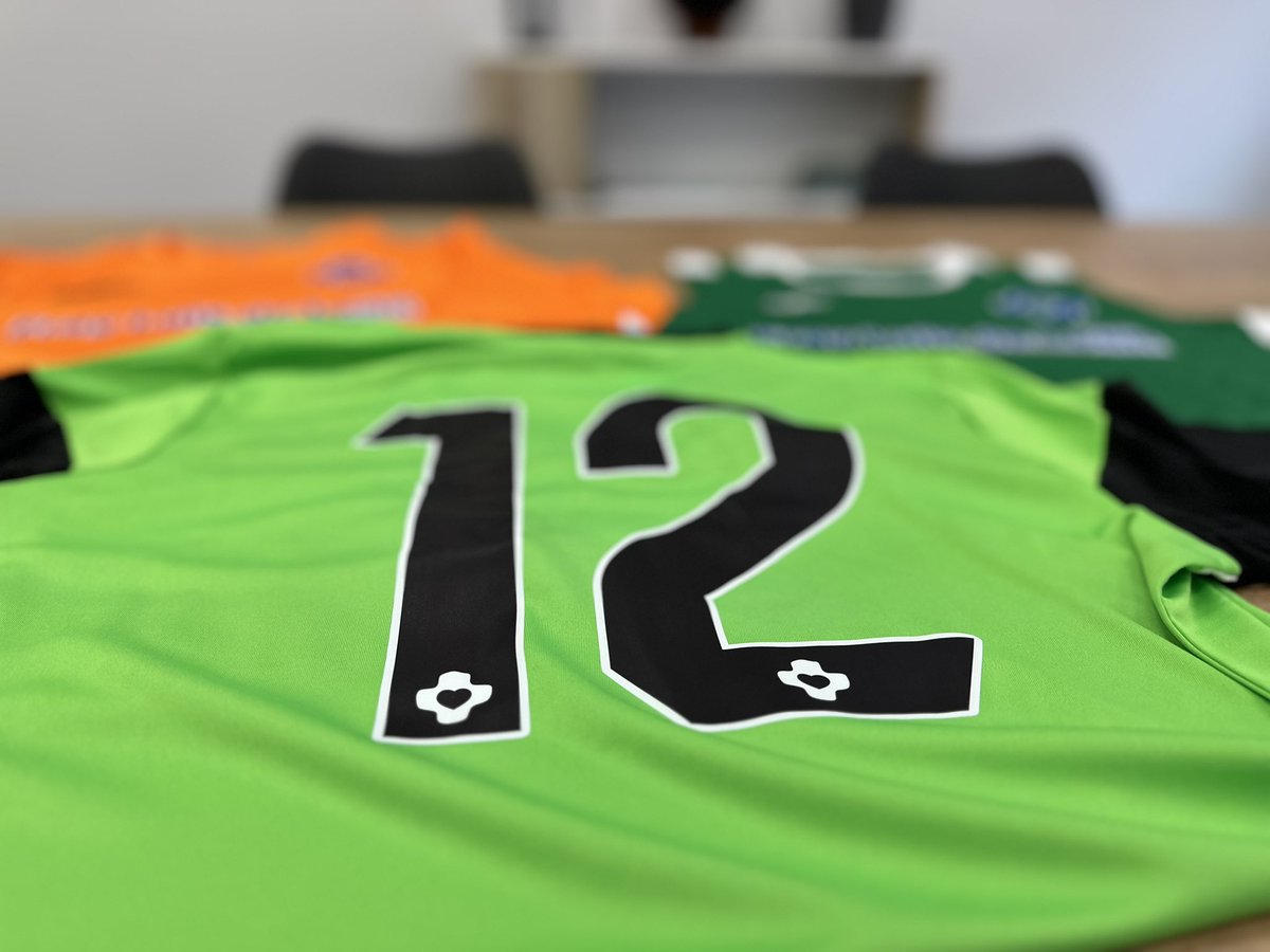 Nuestros amigos de <a href="/colegiofraylscj/">Colegio Concertado</a> van a lucir este kit de <a href="/JomaSport/">Joma Sport</a> por todo Madrid en la competición de <a href="/DeportesECM/">DeportesECM</a> 
Mucha suerte y disfrutadlas