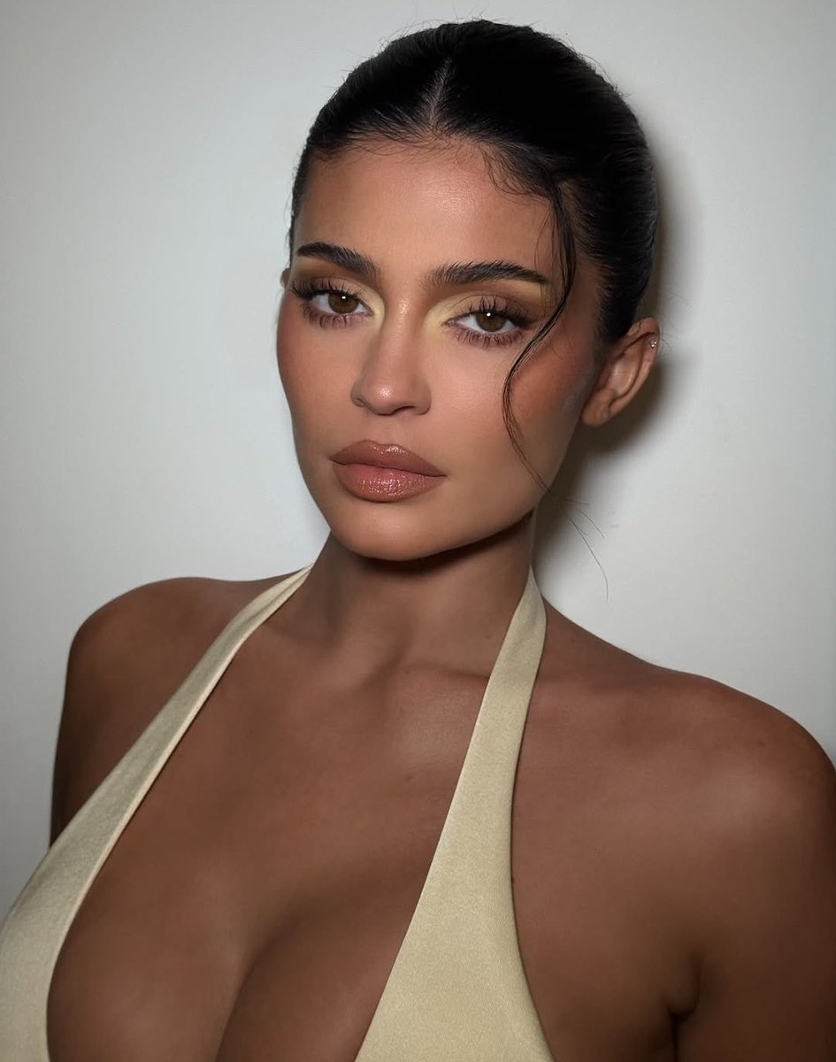 Kylie Jenner looks incredible in newly shared photos.