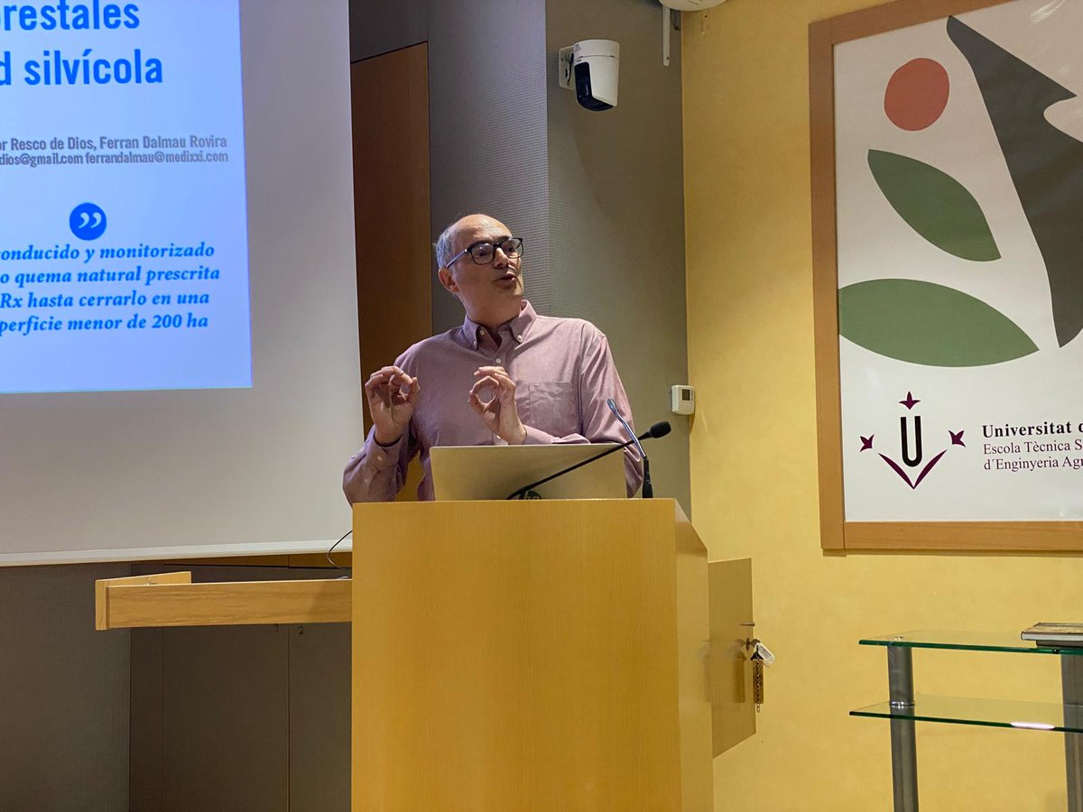 rescodedios's tweet image. Se nos acaba de jubilar Domingo, y nos deja un legado increíble tras iniciar una revolución en el enfoque de los incendios forestales. Un legado que ha llegado a miles de personas dispersas por todo el mundo, y que será difícil de mantener para los que venimos detrás!