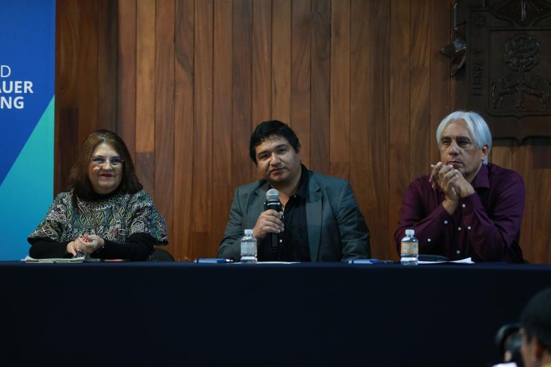 Ayer en <a href="/cugdl_udg/">Centro Universitario de Guadalajara - CUGDL</a> analizamos el papel de la libertad de expresión y como la desinformación amenaza a la democracia 

Varias frases me cimbraron:

"La desinformación puede matar" , señaló <a href="/SiboneyFt/">Siboney Flores</a> al hablar sobre como una madre de familia falleció al hacer caso a contenidos de