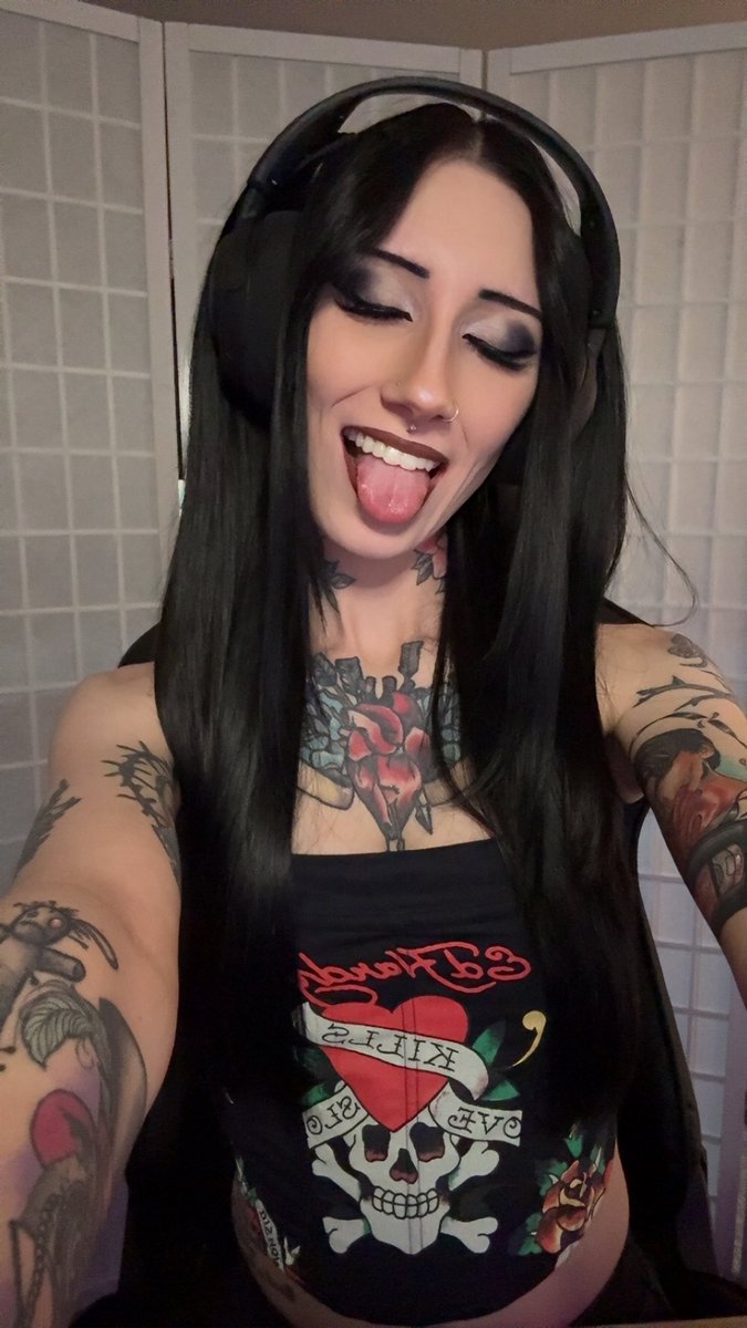 death_pixiex's tweet image. Going live on twitch! Lets play #dispatch 
m.twitch.tv/death_pixie_/h…

#twitchlive #gothgirl #girlgamer #twitchstreamer