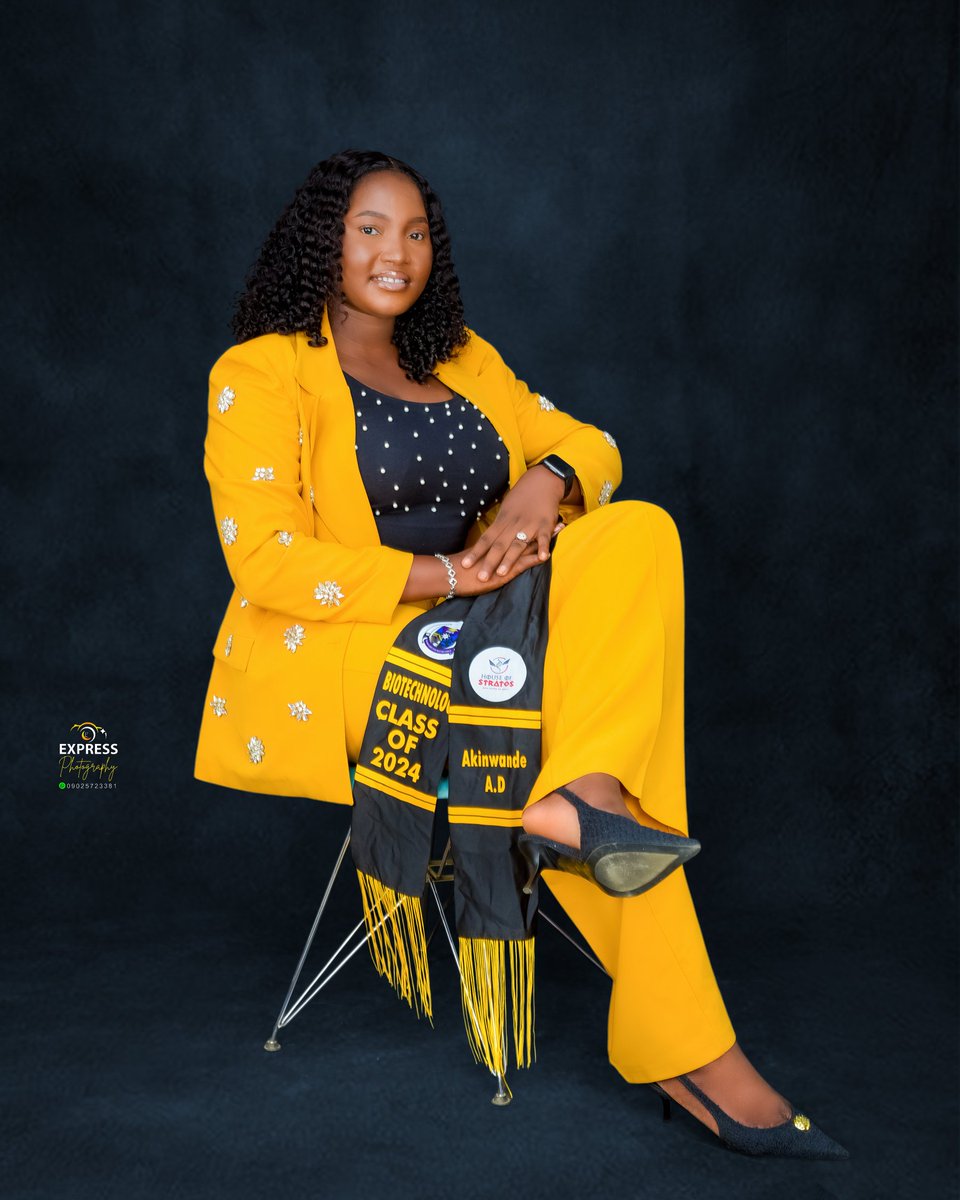 FutaBro's tweet image. - Got married 
- Got pregnant and had a child 
- Finished with a First Class 
- Finished as Best Graduating Student in the Department of Biotechnology 
- Graduated with a CGPA of 4.79

Ladies and Gentlemen, meet Awotunde Abidemi Deborah 👏🏽. One of the 240 First Class Graduates…