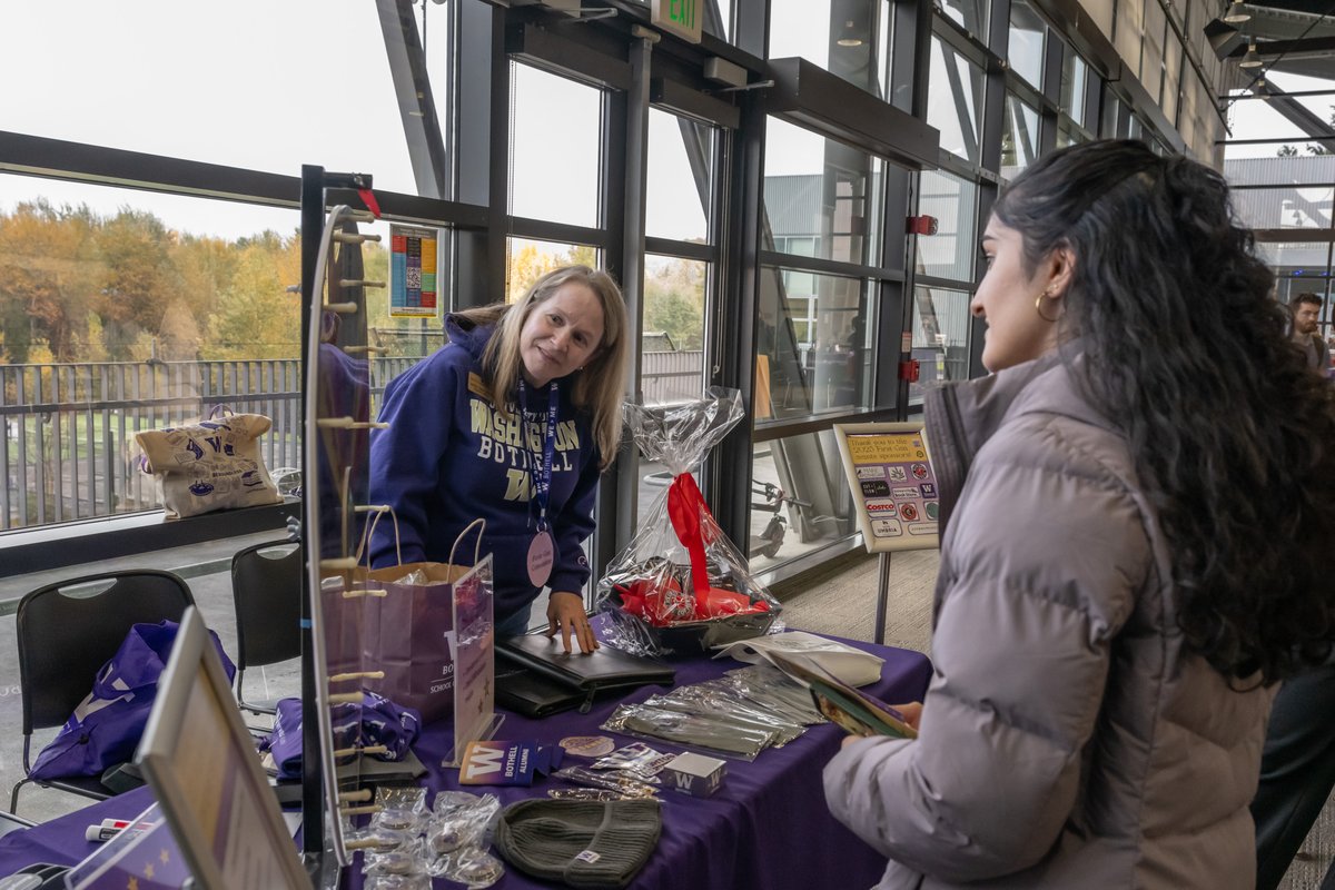 UWBothell's tweet image. Thank you to all the first-generation students, staff, faculty, and families who joined us to honor your achievements. From treats and prizes to creative activities, it was wonderful seeing our Husky community come together! #FirstGenCelebration #UWBHuskyPride
