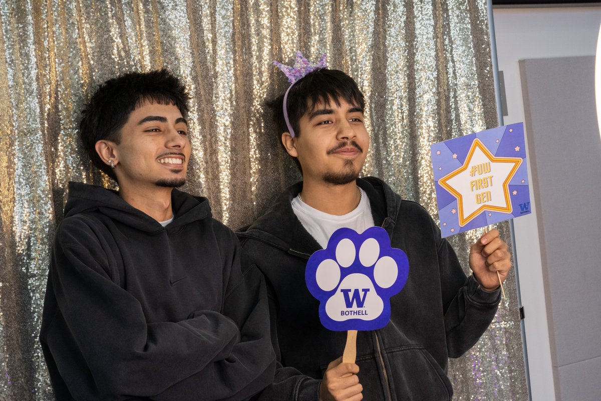 UWBothell's tweet image. Thank you to all the first-generation students, staff, faculty, and families who joined us to honor your achievements. From treats and prizes to creative activities, it was wonderful seeing our Husky community come together! #FirstGenCelebration #UWBHuskyPride