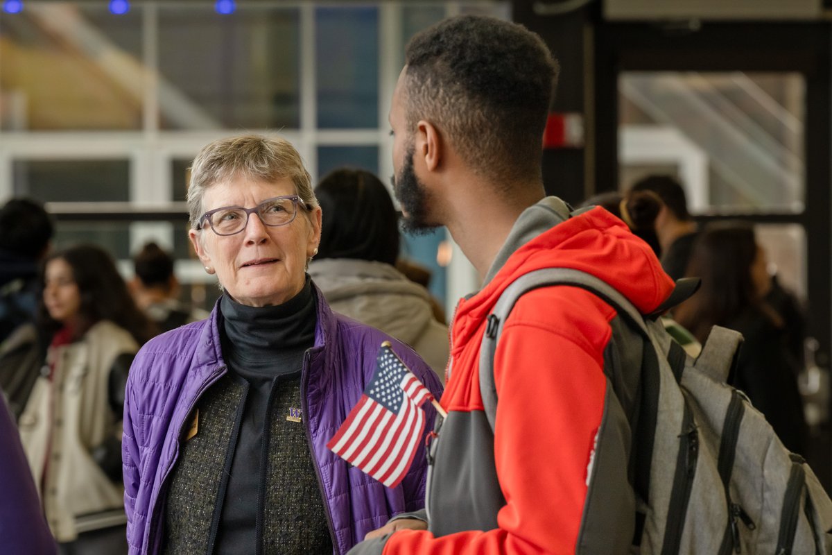 UWBothell's tweet image. Thank you to all the first-generation students, staff, faculty, and families who joined us to honor your achievements. From treats and prizes to creative activities, it was wonderful seeing our Husky community come together! #FirstGenCelebration #UWBHuskyPride