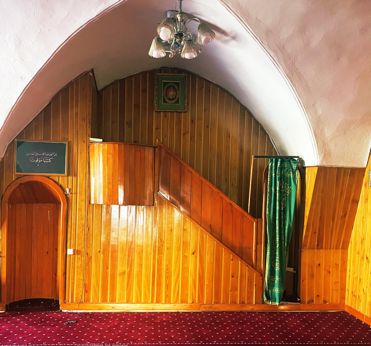 Ölümün kaçınılmaz olduğu dünya da  
kibre ve gösterişe tabi olmak ölümle zıtlaşmaktır…

Ölüm her şeyi öldürür…