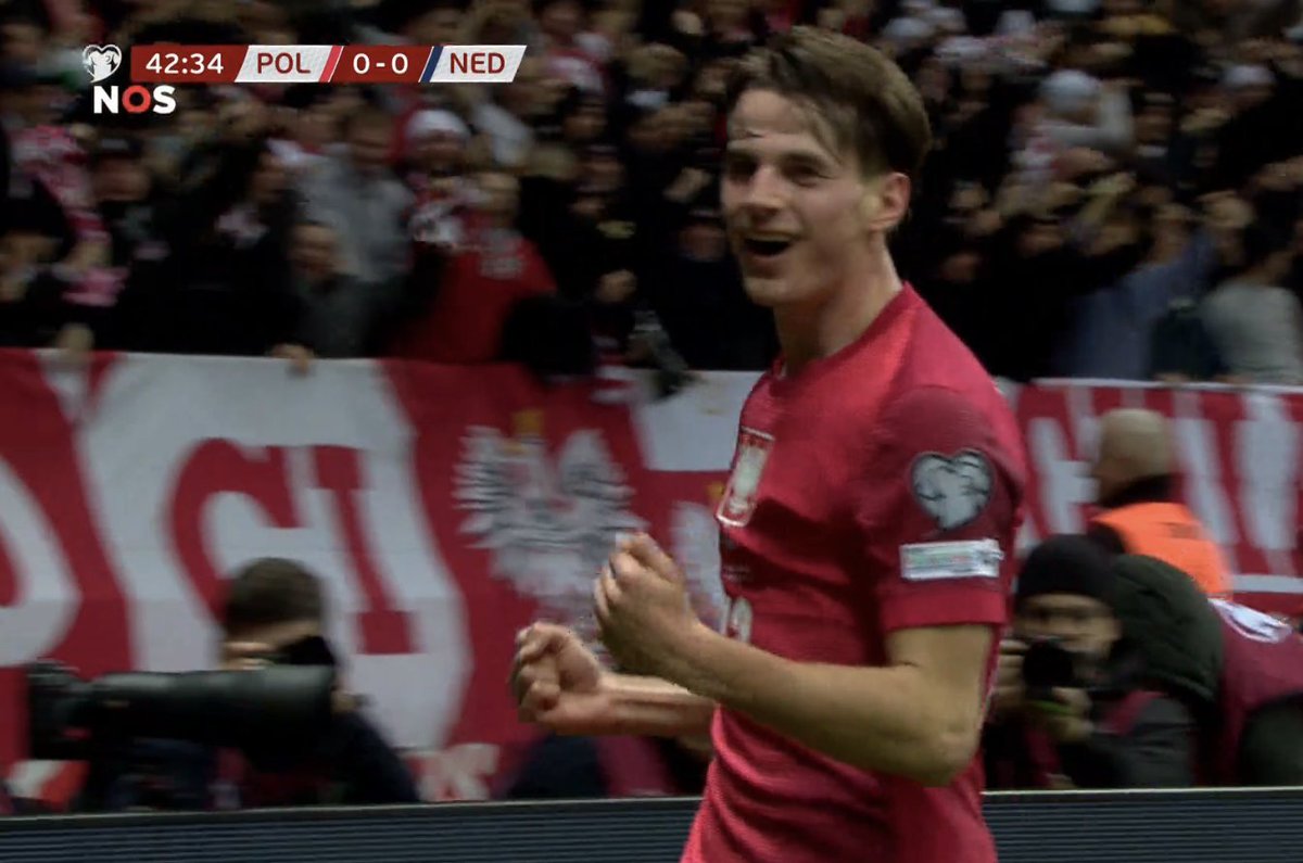 Jakub Kamiński w reprezentacji:
🔹 25 występów
🔹 3 gole
🔹 3 asysty 

To trafienia z Holandią, Finlandią i Walią w LN (2022). Od co najmniej kilku spotkań, kluczowy zawodnik! 
#POLNED