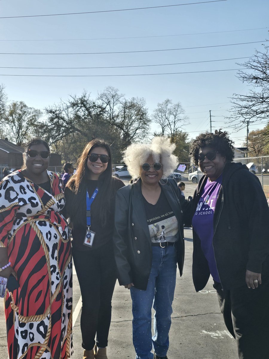 dezarea26's tweet photo. Ruby Bridges reflection walk at Quindaro Elementary. Students so beautifully shared their thoughts on the signs posted along the fence. Students felt valued, heard, and seen today! https://t.co/PsMgZgNjJN