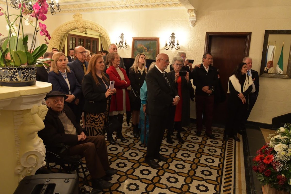 PLenMexico's tweet photo. Como cada año, la comunidad #polaca de México celebró el aniversario de la recuperación de la #independencia de Polonia en la residencia de la Embajadora de Polonia en México.
Durante la ceremonia, la Embajadora Agnieszka Frydrychowicz-Tekieli entregó, en nombre del Primer Ministro, Donald Tusk, la Insignia de Honor al Mérito de la Diáspora Polaca y los Polacos en el Extranjero a Andrzej Rattinger-Aranda 🎖️y en nombre del Viceprimer Ministro y Ministro de Asuntos Exteriores, Radosław Sikorski, la Insignia de Honor Bene Merito a Hanna Kot-Arredondo. 🎖️
@PolandMFA
