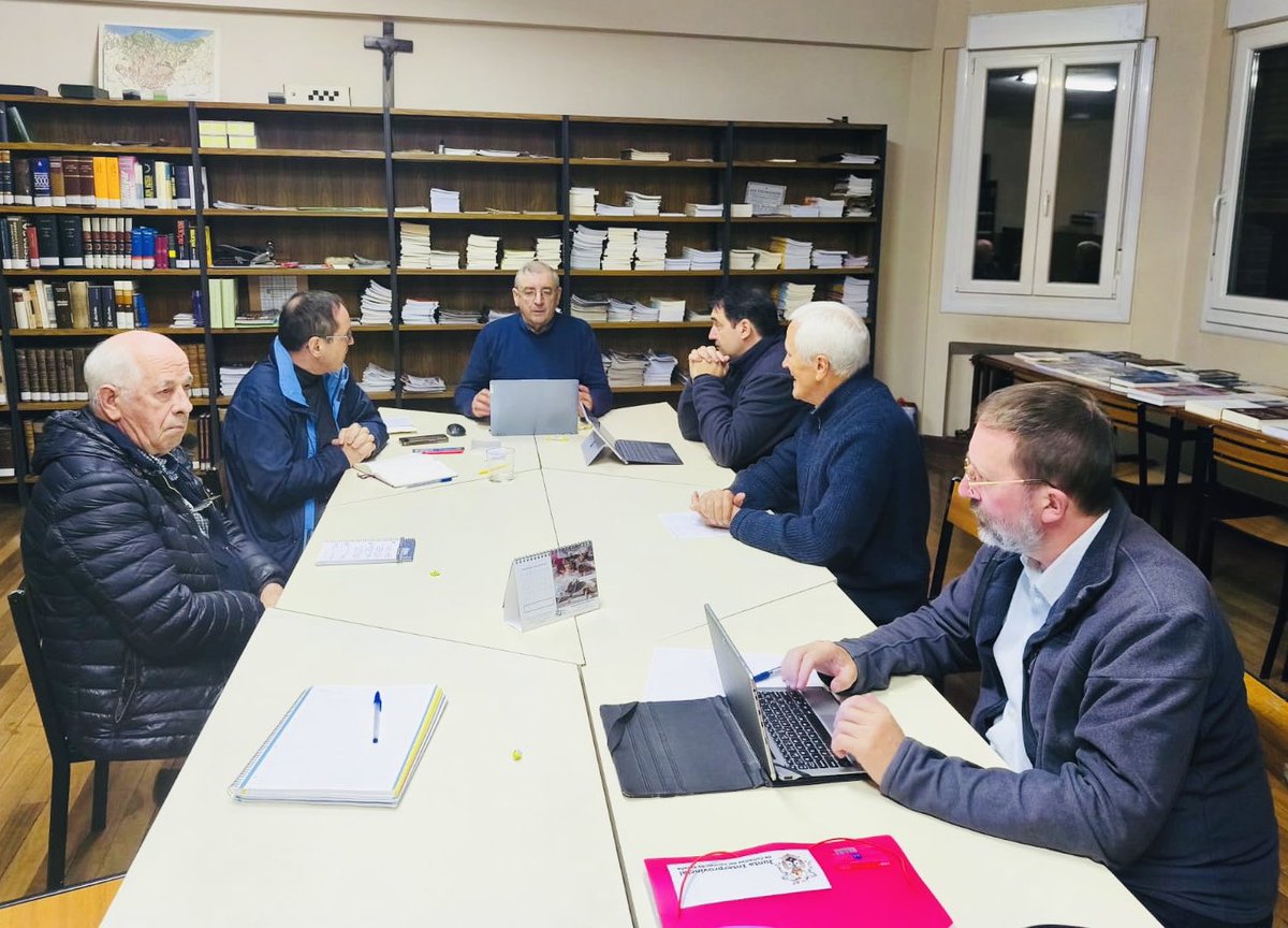 ocdnavarrainfo's tweet photo. P.General,Miguel Márquez OCD está visitando la Provincia de Navarra como conclusión de la Visita General que ha realizado el P.Agustí Borrell OCD;esuna alegría contar entre nosotros con el Superior General cuya misión principal es acompañar y animar a toda la Familia Carmelitana. https://t.co/LpvbrtN1HR
