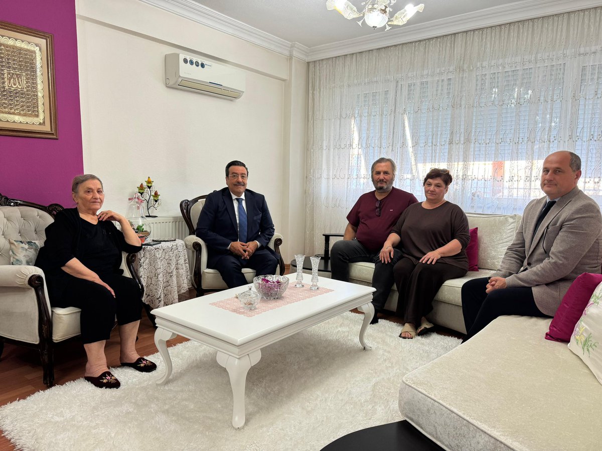 Bugün, Ülkemizin Huzur ve Güvenliği İçin Şehadete Yürüyen Aziz Şehidimiz Salih Tuncel’in,
Bizlere Emaneti Olan Kıymetli Ailesini Hanelerinde Ziyaret Ettik.

Tüm Şehitlerimizi Rahmet ve Minnetle Anıyorum.