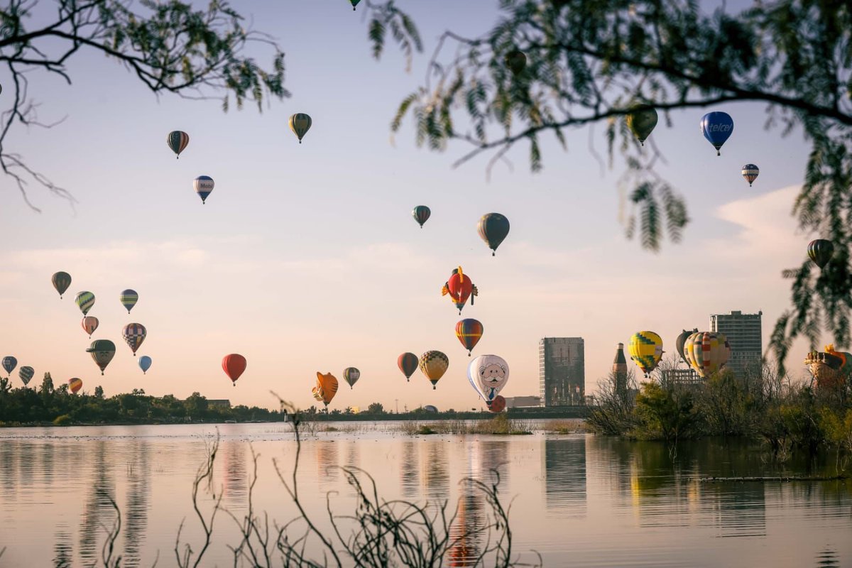 El #ViernesDeLaGente es una iniciativa de la Gobernadora <a href="/LibiaDennise/">Libia Dennise</a>  que permitió el acceso gratuito para miles de familias, que disfrutaron de la inauguración de la edición 23 del <a href="/FIGLeon/">Festival Internacional del Globo León, Mx.</a>.
👇
bit.ly/4r1Vv8L