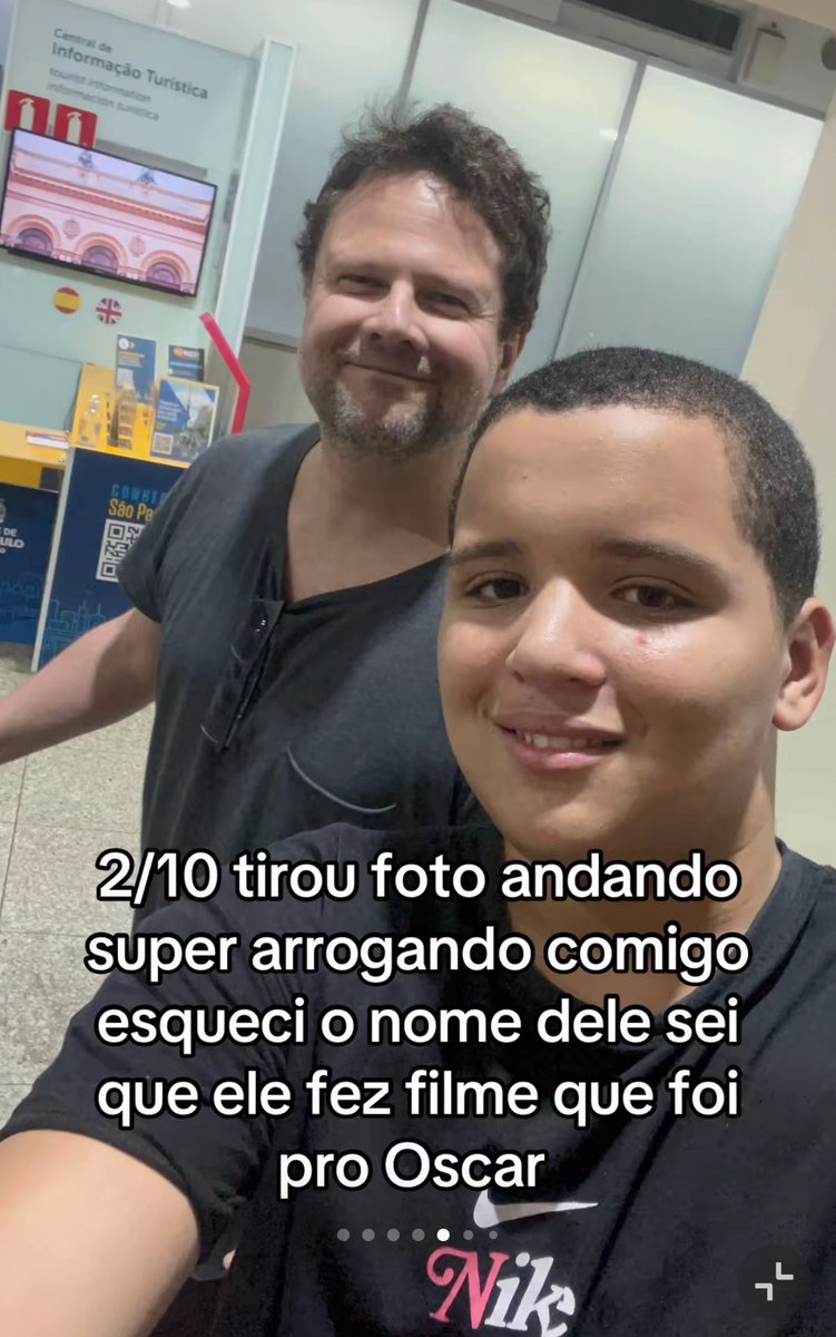 paiva's tweet image. vsf esse tiktok do querido dando review pros famosos que ele ja encontrou e tirou foto kkkkkkk