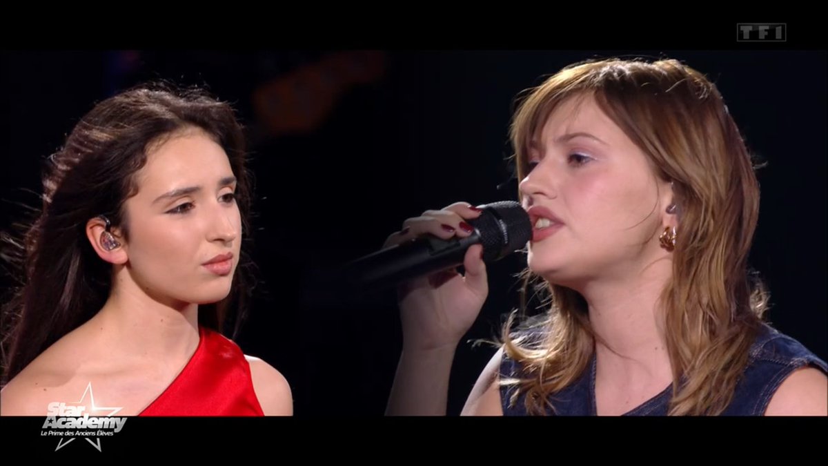 Gagnante 2024 passe le relais à gagnante 2025
#StarAcademy
