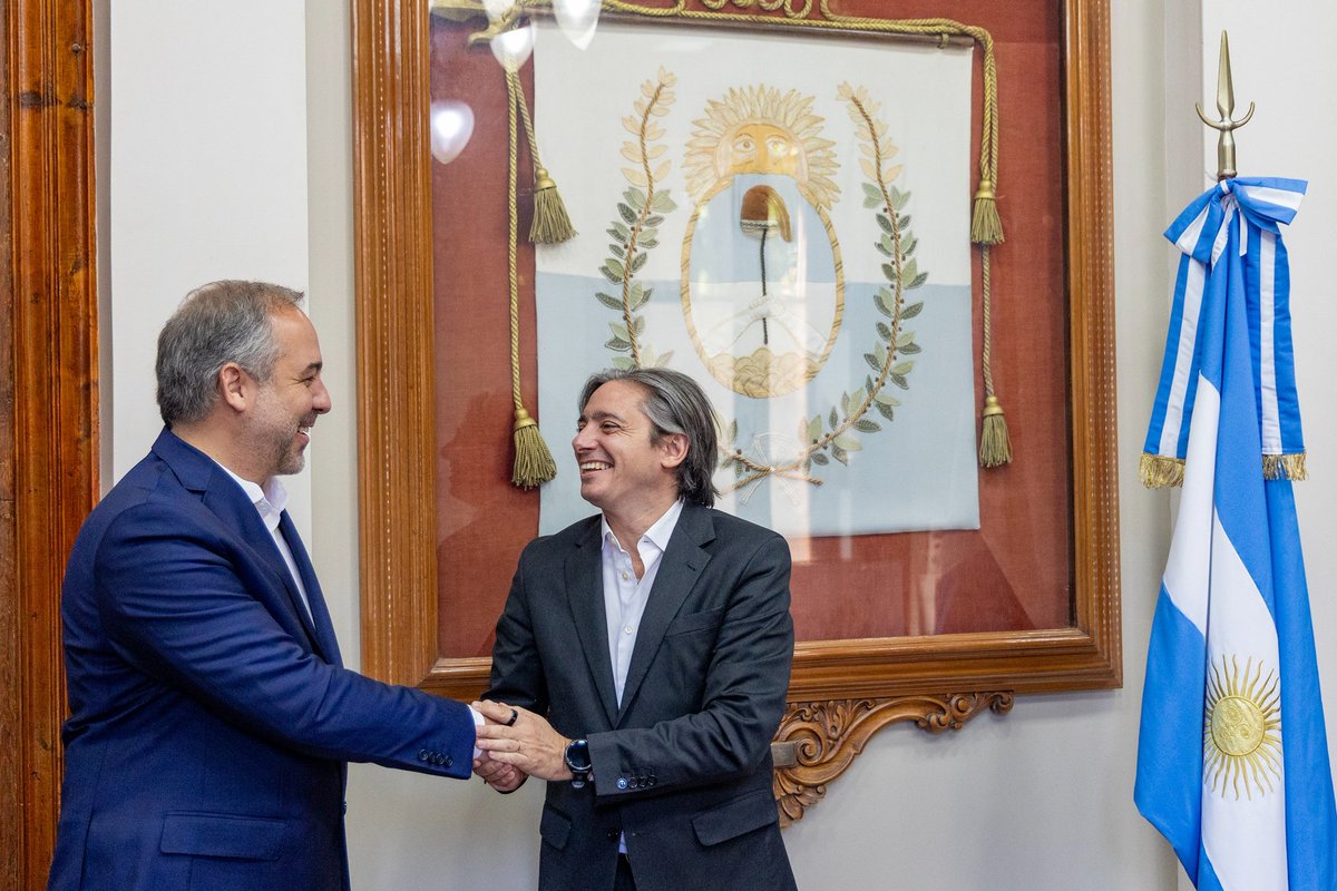 Hoy recibimos a <a href="/chrisasinelli/">Christian Asinelli</a>, vicepresidente de <a href="/AgendaCAF/">CAF</a>, para seguir proyectando acciones en conjunto.
Siempre es un placer recibir un amigo de nuestra casa 🙌🏻