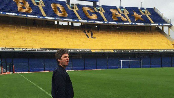 briisapr's tweet image. Si diez años después
te vuelvo a encontrar 
en algún lugar

No te olvides que soy
distinto de aquel
pero casi igual