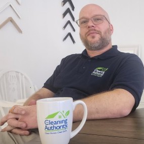 LifeatTCA's tweet image. 🇺🇸 From skies to homes!
Air Force veteran Dan Schultz now serves East Omaha as owner of The Cleaning Authority - East Omaha, making a difference in his community.
📖 bit.ly/3XtMhVj | 🎥 bit.ly/4peD1Ar
#LifeAtTCA #VeteranOwned #CommunityFirst