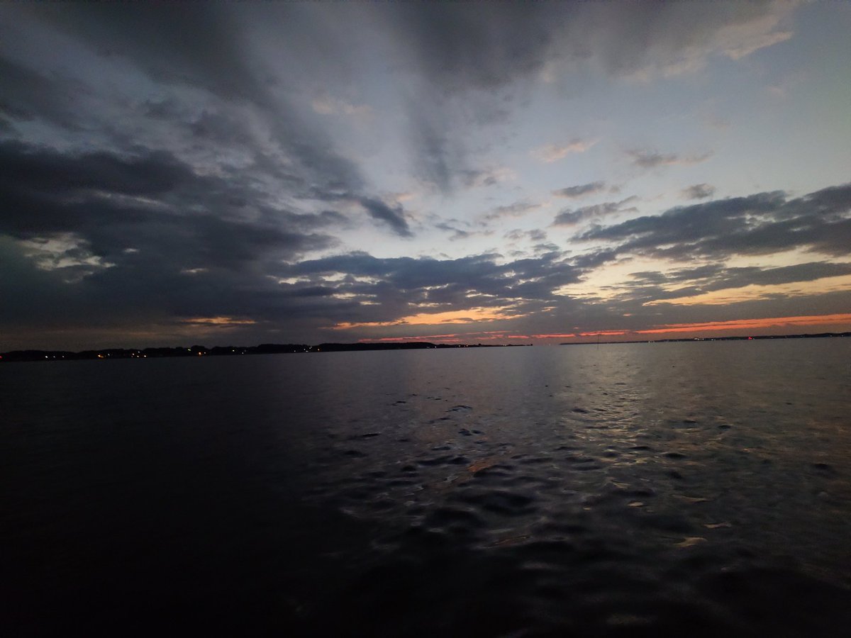 おはようございます⛅️
霞ヶ浦アサンポ 5:41　外気温11℃

今朝も有難い。
すべての生き物が幸せでありますように🙏