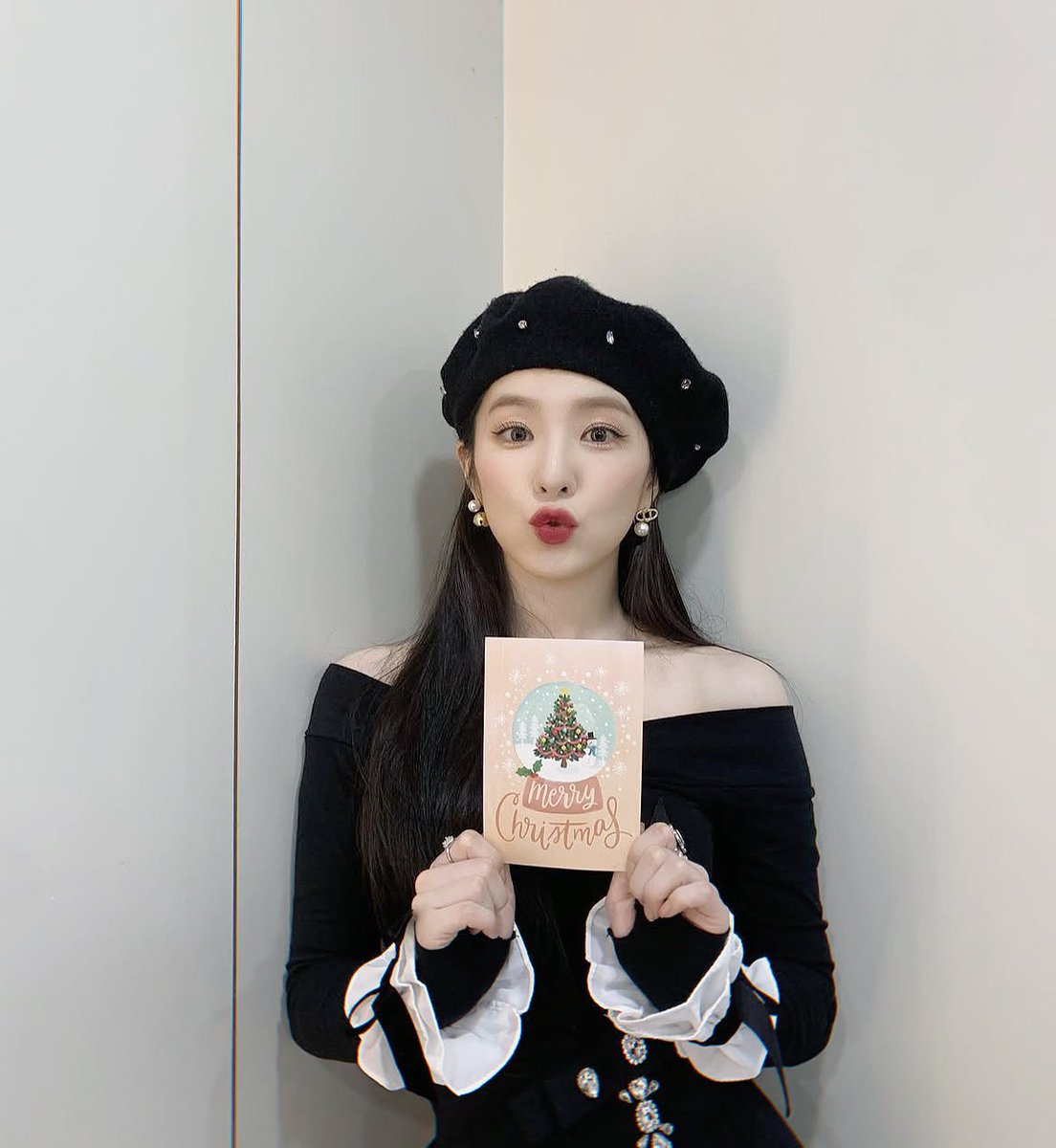 kaoritterX's tweet image. 推しが万バズしてるから私のお気に入り太眉圧倒的爆美ジュシリーズ貼りまくる₊⁺ 気安く人を寄せつけない氷のような高潔さといつもレベラブに暖かく優しい春の微笑みたいな愛を注いでくれるペジュ姫が大好きෆ⃛