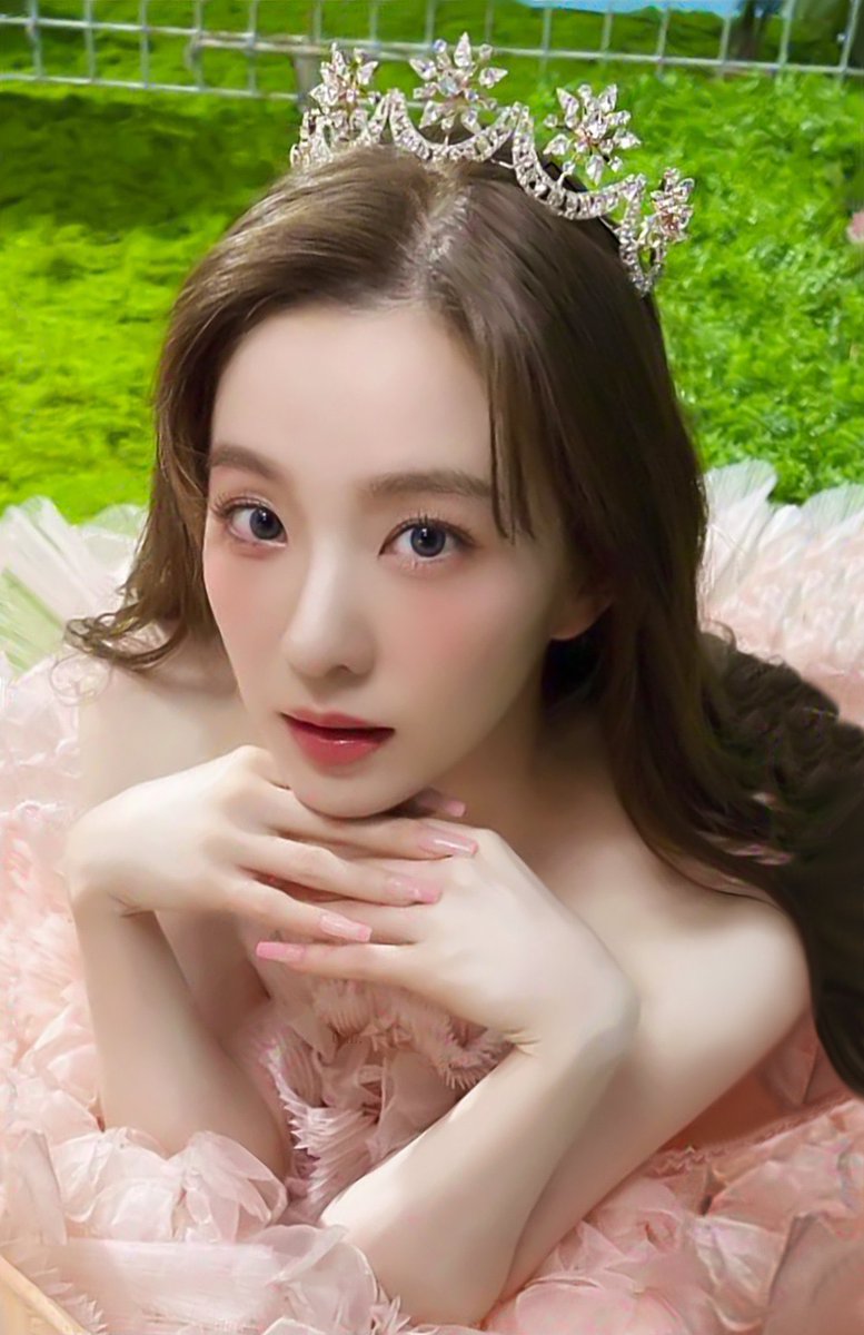 kaoritterX's tweet image. 推しが万バズしてるから私のお気に入り太眉圧倒的爆美ジュシリーズ貼りまくる₊⁺ 気安く人を寄せつけない氷のような高潔さといつもレベラブに暖かく優しい春の微笑みたいな愛を注いでくれるペジュ姫が大好きෆ⃛