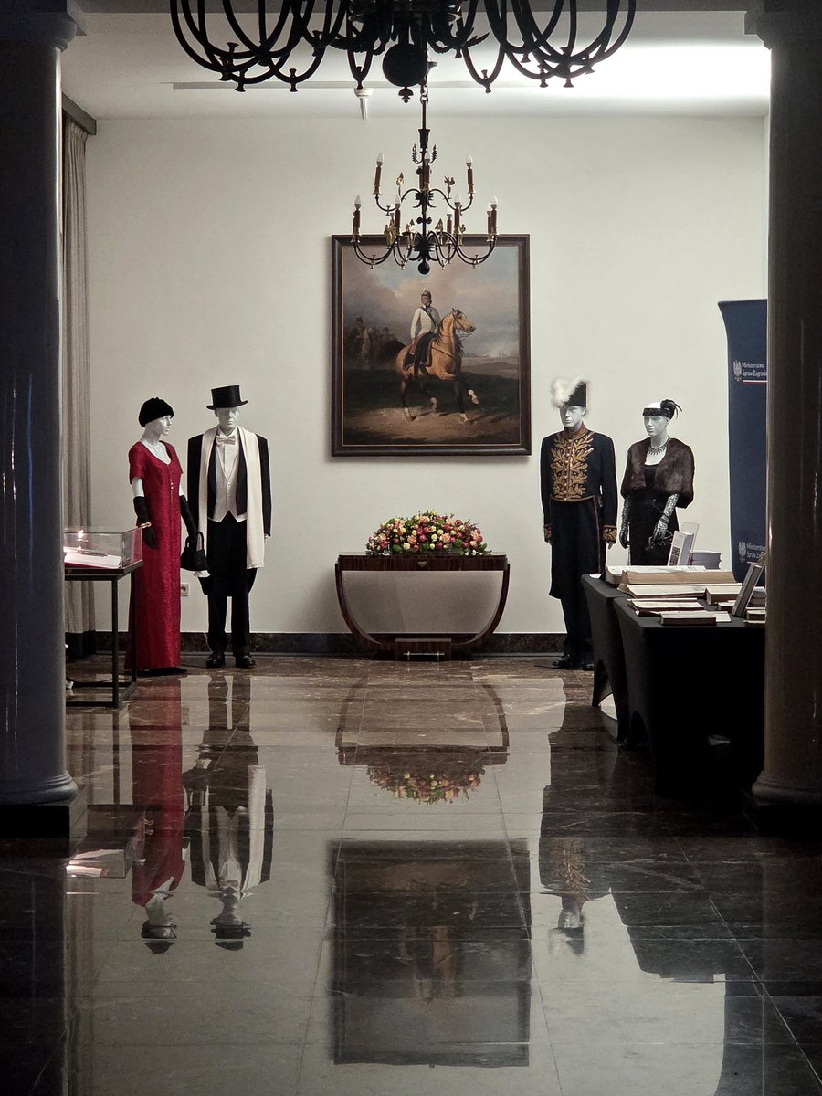 Jest 21:30, nawet podłogi świeżo wypolerowane. Nie możemy się Was doczekać!
Wszystko gotowe na dzień otwarty w <a href="/MSZ_RP/">Ministerstwo Spraw Zagranicznych RP 🇵🇱</a> z okazji #DzieńSłużbyZagranicznej.

Pokażemy Wam trochę naszej „kuchni” i kilka naprawdę niezwykłych historii.

Zapisy rozeszły się w kilka chwil — dziękujemy za