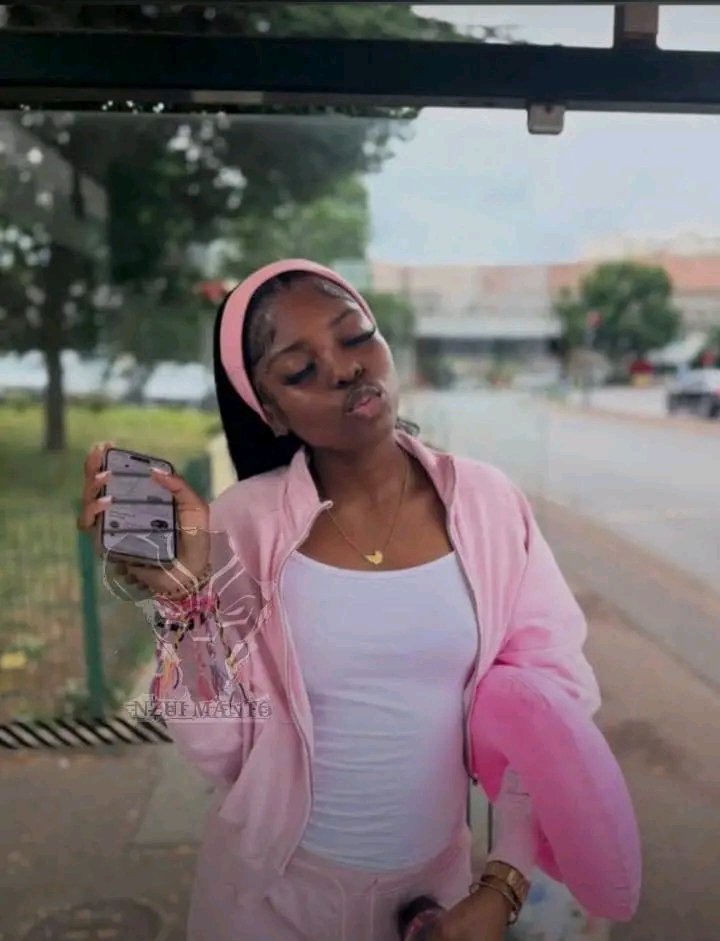 LilDuMali121102's tweet image. En France, Lara Mbappé,une 🇨🇲 a été éventrée par son ex copain qu’elle avait quitté. Sn bourreau lui-même 🇨🇲 de France ne supportait pas sa nvelle relation avec un 🇨🇲 vivant au pays.

La jeune femme, ancienne élève au collège Saker à Douala a été déclarée morte aux urgences. Nz