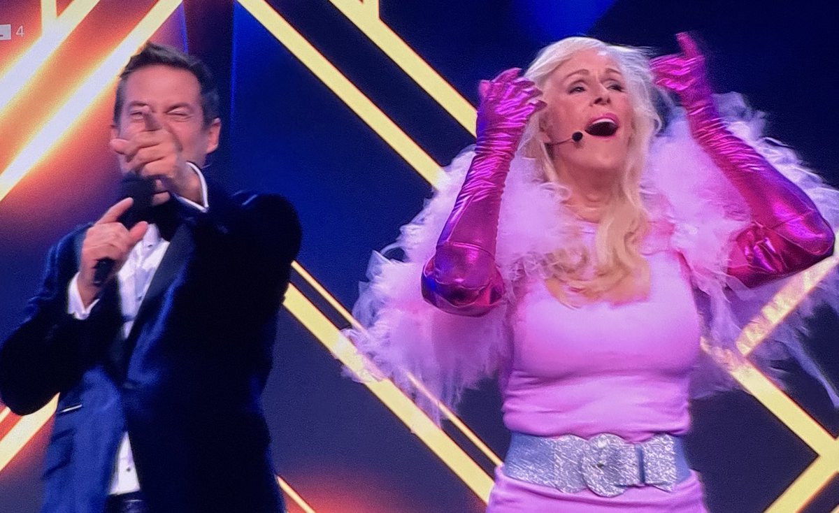 De eerste had ik goed 

Een Bult punten voor mij🥳

#themaskedsinger