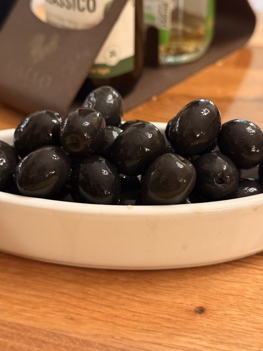 funandsunshine's tweet image. #Umzug 

„Klarmachen“ alte Wohnung Tag 2 abgeschlossen 🧹 

3* Sachen weggefahren 🚛 

Körper gewöhnt sich 🙈💪🏼

Zur Belohnung war ich in 🇵🇹:

Hähnchen &amp;amp; Reis, 2* Oliven 🫒 &amp;amp; Likör zum Nachtisch🥃

Happy evening 🙋🏼‍♂️😊