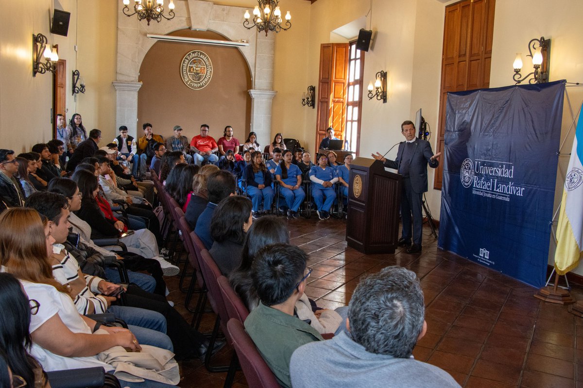 U_Landivar's tweet photo. Recibimos la visita del Sr. Hardy Boeckle, Embajador de @alemaniaenguate, en nuestro Campus de @urlxela, quien compartió con nuestros estudiantes oportunidades de formación internacional y cooperación académica.🇩🇪

Nota: https://t.co/OEirureRqc

#SoyLandívar https://t.co/YV4H6vi3PQ