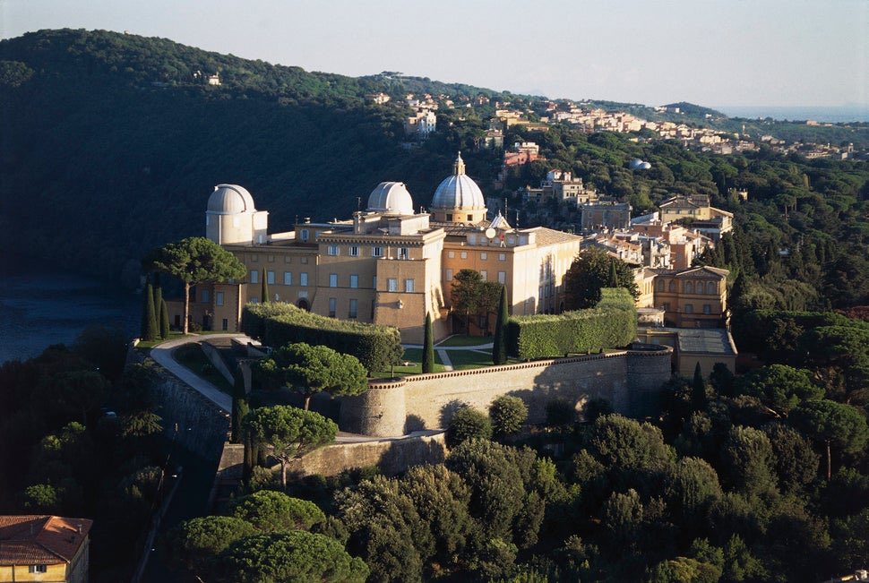 NoFilterMeSorry's tweet photo. The Pope owns a 140-acre country property, the Papal Palace of Castel Gandolfo. How many unvetted migrants has he welcomed behind its walls? If you try to enter, you'll be arrested and deported. 

Can His Holiness explain why the Vatican protects its sovereignty but the U.S. cannot?