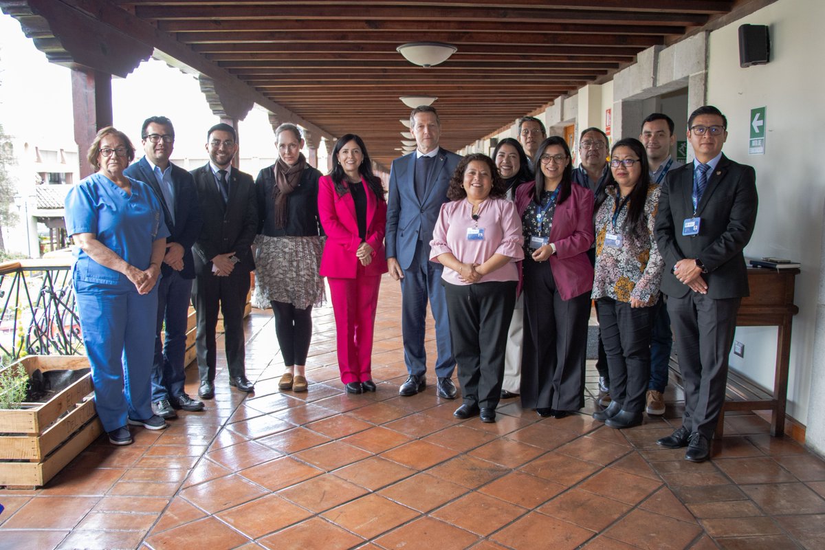 U_Landivar's tweet photo. Recibimos la visita del Sr. Hardy Boeckle, Embajador de @alemaniaenguate, en nuestro Campus de @urlxela, quien compartió con nuestros estudiantes oportunidades de formación internacional y cooperación académica.🇩🇪

Nota: https://t.co/OEirureRqc

#SoyLandívar https://t.co/YV4H6vi3PQ
