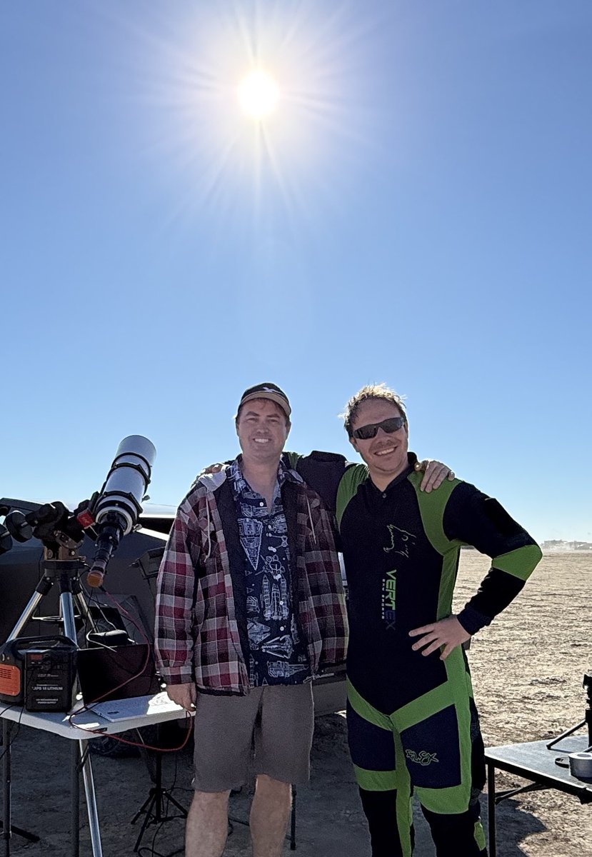 BlackGryph0n's tweet image. This is REAL (and I can’t BELIEVE we pulled it off)!

It took months of planning and a stupid amount of math, but I couldn’t be happier with the result!

Best skydive of my life!

Thank you @AJamesMcCarthy for immortalizing it! ☀️🪂🔭