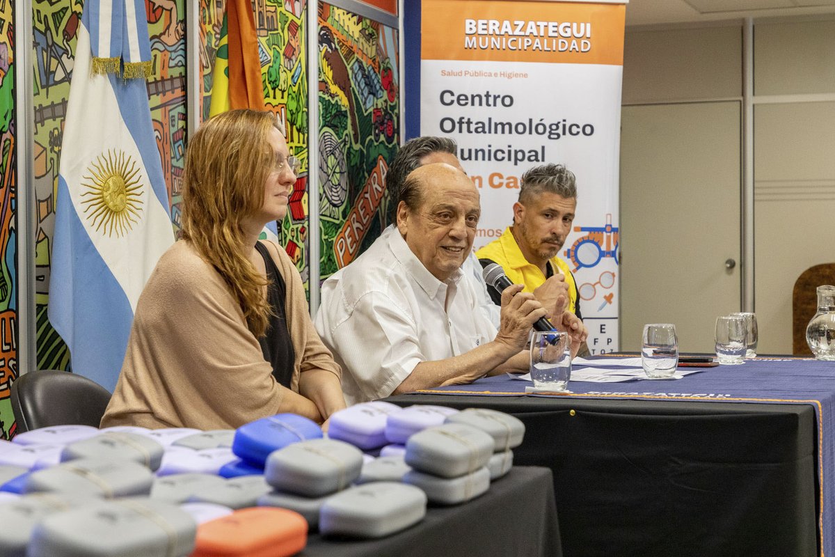 jjosemussi's tweet image. Entregamos 69 pares de anteojos a 49 berazateguenses sin obra social, atendidos en el Centro Oftalmológico Municipal San Camilo.

Gracias al Gobernador @Kicillofok  y a la @fundacionbapro por impulsar políticas públicas que mejoran la vida de las y los bonaerenses.

#Berazategui