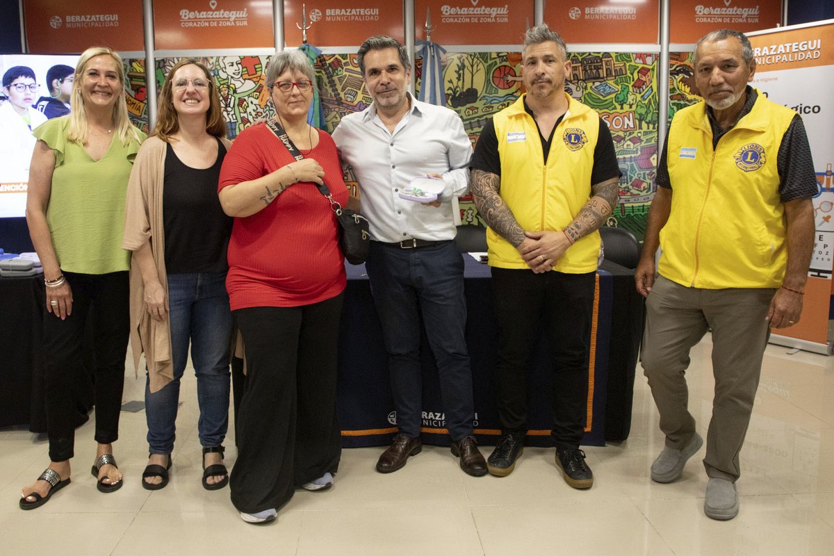 jjosemussi's tweet image. Entregamos 69 pares de anteojos a 49 berazateguenses sin obra social, atendidos en el Centro Oftalmológico Municipal San Camilo.

Gracias al Gobernador @Kicillofok  y a la @fundacionbapro por impulsar políticas públicas que mejoran la vida de las y los bonaerenses.

#Berazategui