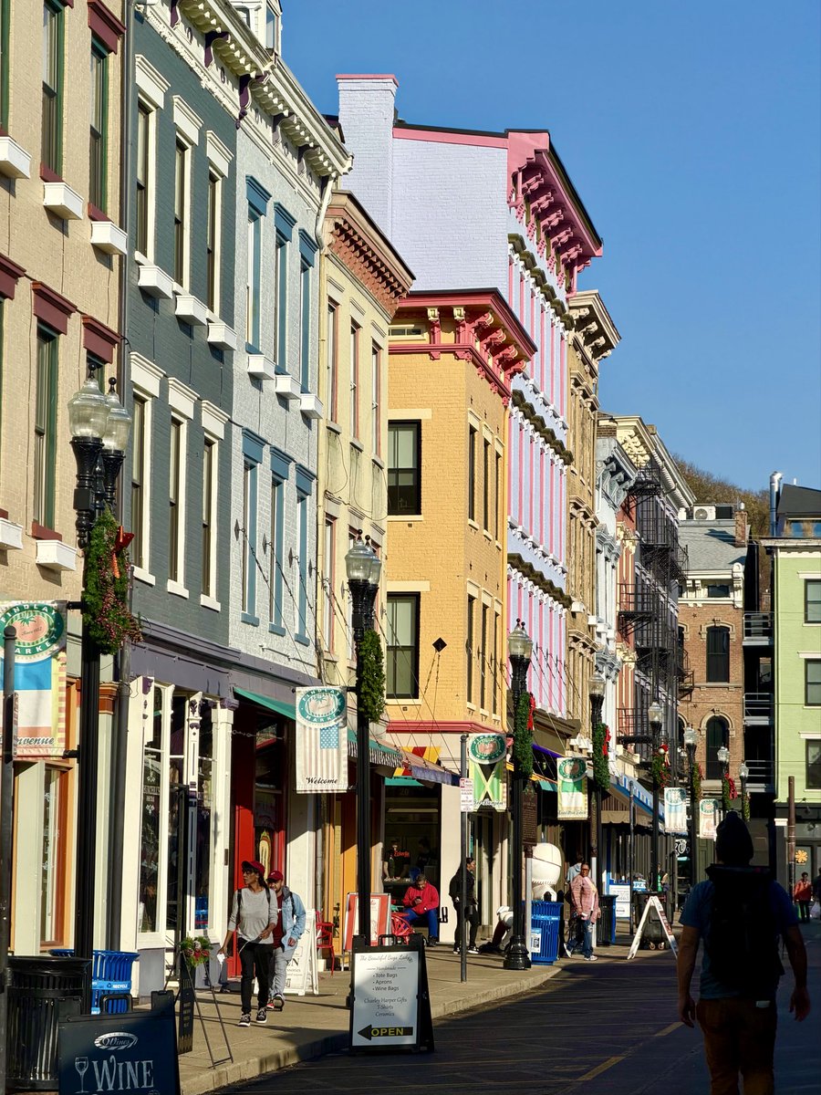 logan501's tweet photo. The colors of OTR on a bright fall afternoon 🍁🎨 😌 https://t.co/qvTKuJ8HsJ