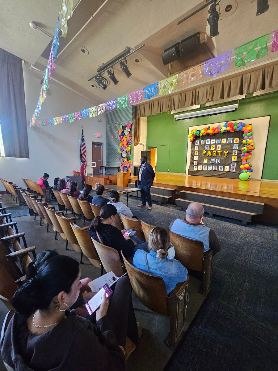 EdwardTitche's tweet image. Thank you for attending Coffee ☕️ with Principal Williams! Your parental support encourages our scholars to stay motivated in the classroom. We appreciate you 💯
