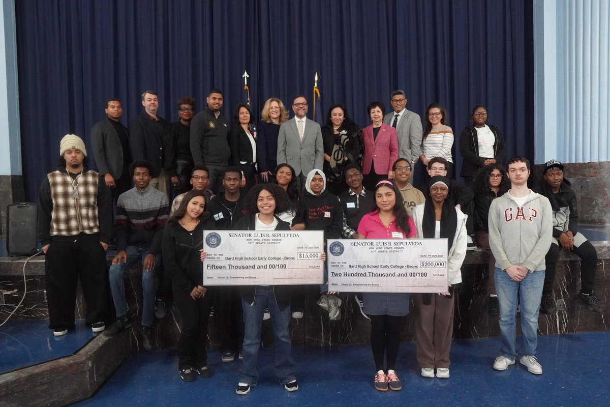 BHSEC's tweet image. Thank you to @nysensepulveda who visited BHSEC Bronx this morning to present the campus with $215,000 in funding as part of his Empowering the Bronx Initiative. Thank you, Senator, for your continued support and investment in our students! #bhsec