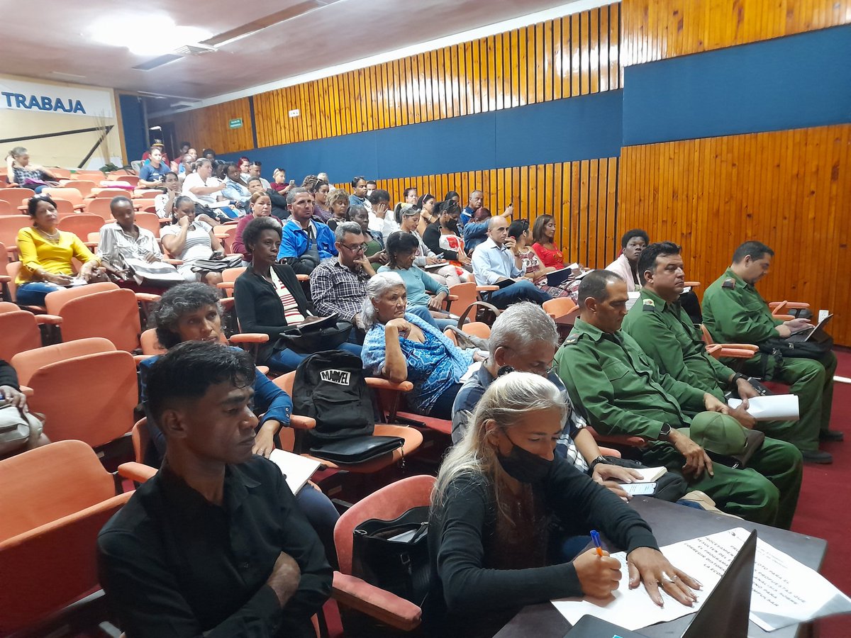 Se preparan durante las últimas jornadas a los cuadros del partido, la UJC y las organizaciones de masa de #LaLisa para garantizar los aseguramientos para el análisis y debate del Programa de Gobierno para Corregir Distorsiones y Reimpulsar la Economía. 
<a href="/rpalmero1/">Raúl Palmero  🇨🇺</a> #SiempreJoven