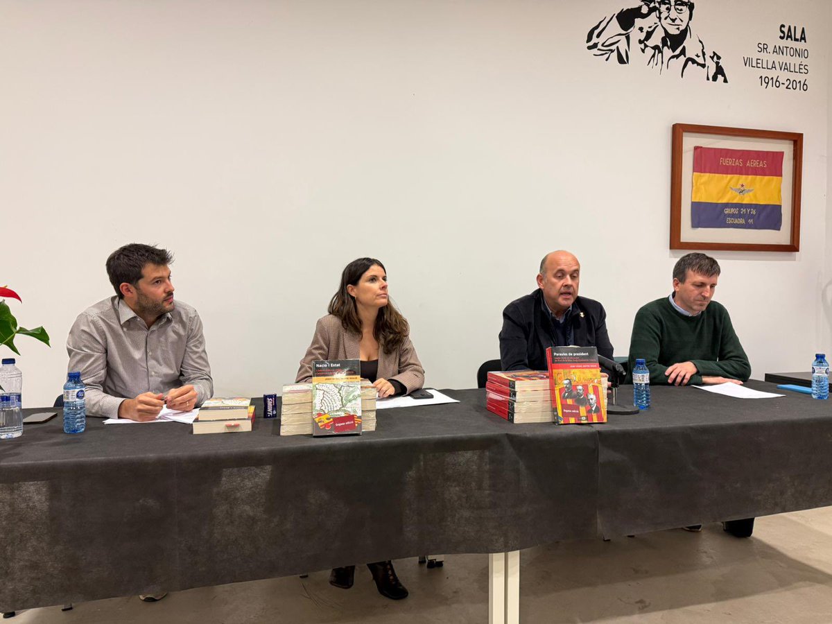 A Gandesa, amb l'alcalde <a href="/carlesluz/">Carles Luz Muñoz</a> i <a href="/felipmonclus/">felipmonclus</a>, president de <a href="/JuntsxEbre/">Junts per les Terres de l'Ebre</a>, presentem "Paraules de president" i "Nació i Estat", de <a href="/jvmestrenogue/">Josep Vicenç Mestre Nogué</a>.

Al Museu Memorial Batalla de l'Ebre, mirem el passat a través de la paraula viva per seguir construint present i futur.