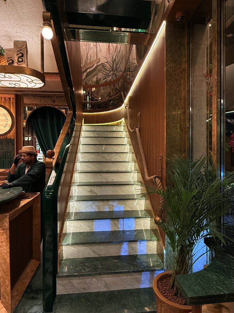 EIectroniccc's tweet image. Mishrif’s New Ananas 💚