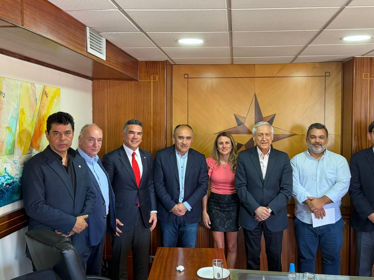 Desde Chile, sostuvimos una importante reunión con compañeras y compañeros de la <a href="/copppal_oficial/">copppal-oficial</a> de Argentina, Brasil, Chile, México, Perú y Uruguay, dando seguimiento al proceso electoral de la primera vuelta en este país hermano.

La democracia en América Latina se defiende