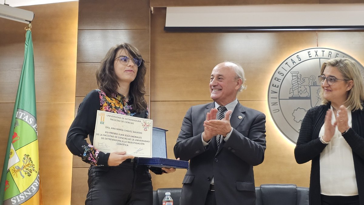 Entrega del XIV Premio Juan Jesús Morales de la Facultad de Ciencias a la Investigación Científica a Ana María Chávez Aguedo.

¡Enhorabuena! 👏 👏👏