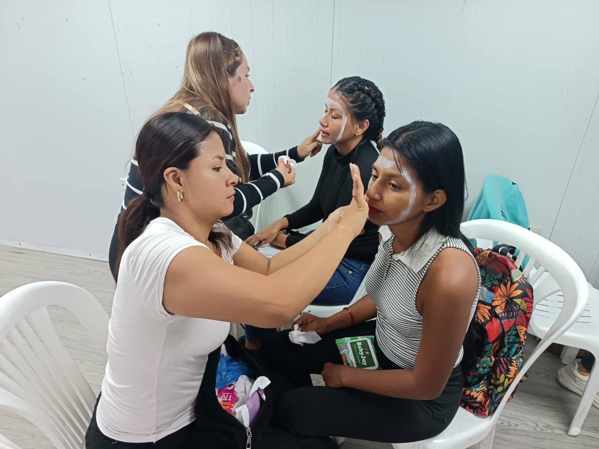 ZumarGye's tweet image. En su novena clase, 25 participantes del Taller de Animación de Fiestas Infantiles en ZUMAR, aprendieron a vestirse y maquillarse como mimos. 
De esta manera, la Alcaldía de Guayaquil crea espacios y les abre puertas para el emprendimiento.
#Guayaquil
#ConstruyendoLaCiudadDeTodos