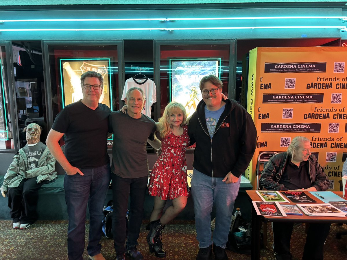 bwsaari's tweet image. Happy birthday to CHOPPING MALL - the ultimate 80’s movie and one of my all-time favorites. 🥳

I loved meeting the cast earlier this year and listening to Jim Wynorski &amp;amp; writer Steve Mitchell hold court on how it was made - that was a hell of a nice day! #MutantFam