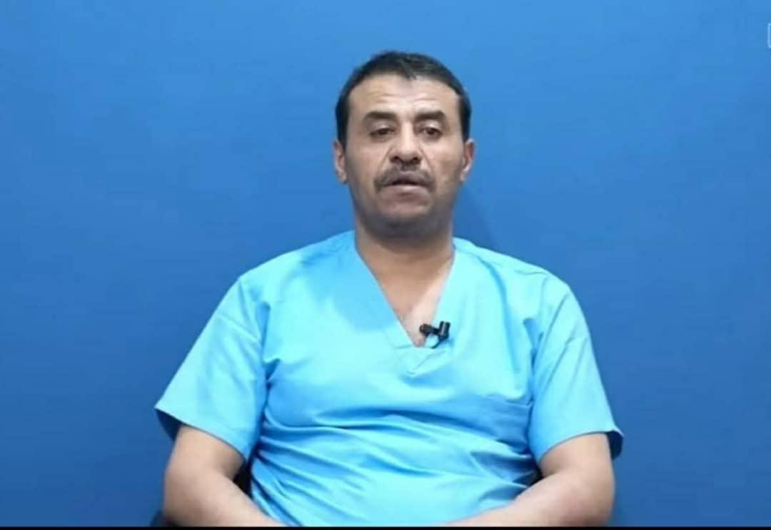 هذا المجرم لوحده، قتل 70 مهاجرًا إفريقيًا في السجن الاحتياطي بصعدة في غمضة عين دون أن يرف له جفن.

إضافةً إلى تدمير مستشفى الأورام السرطانية، وغير ذلك من الأهداف المدنية التي راح ضحيتها عدد كبير من المدنيين الأبرياء، مقابل مبلغ تافه لا يساوي دقيقة واحدة في جهنم