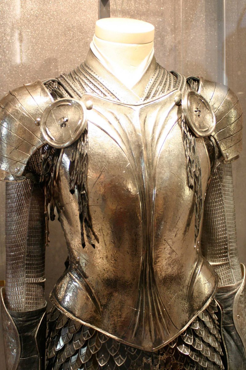 dearvotion's tweet image. I’m still thinking about this armor design by Colleen Atwood for Alice in Wonderland.