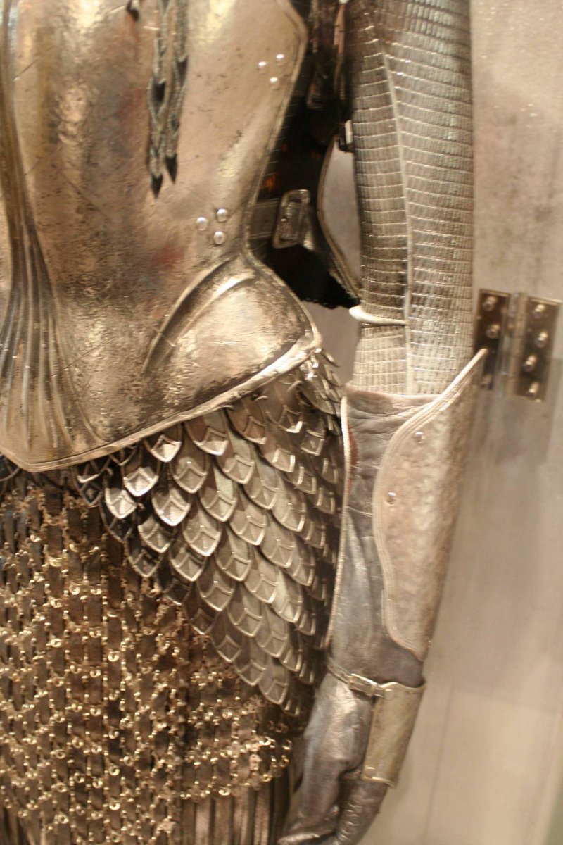 dearvotion's tweet image. I’m still thinking about this armor design by Colleen Atwood for Alice in Wonderland.