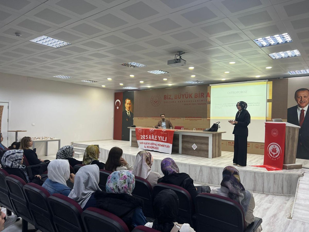 Aile ve Sosyal Hizmetler İl Müdürlüğü'nde “Yaşlılık ve Toplumsal Hayat” Söyleşisi Düzenlendi
Haberin Devamı  🔗artuklu.edu.tr/tr/saglik-hizm…
<a href="/erolozvar/">Erol Özvar</a>
<a href="/ibrahimozcosar/">ibrahim özcoşar</a>