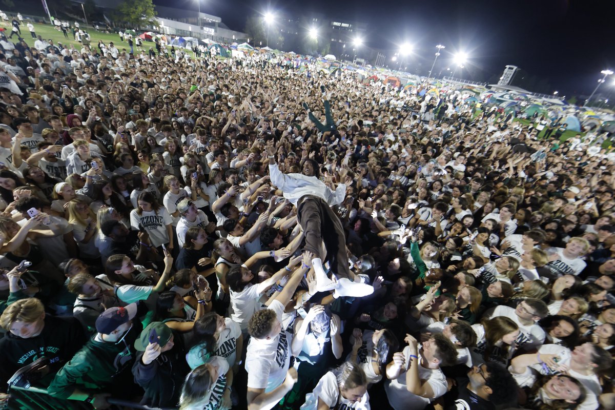 JoeTipton's tweet photo. Here are some fun photos that I think Michigan State fans will enjoy. 

While on his visit, Ethan Taylor made pizzas with Tom Izzo. 

Oh, and some great shots of him crowd surfing — all 7-foot-1 of him. https://t.co/Ar98UpgfXX