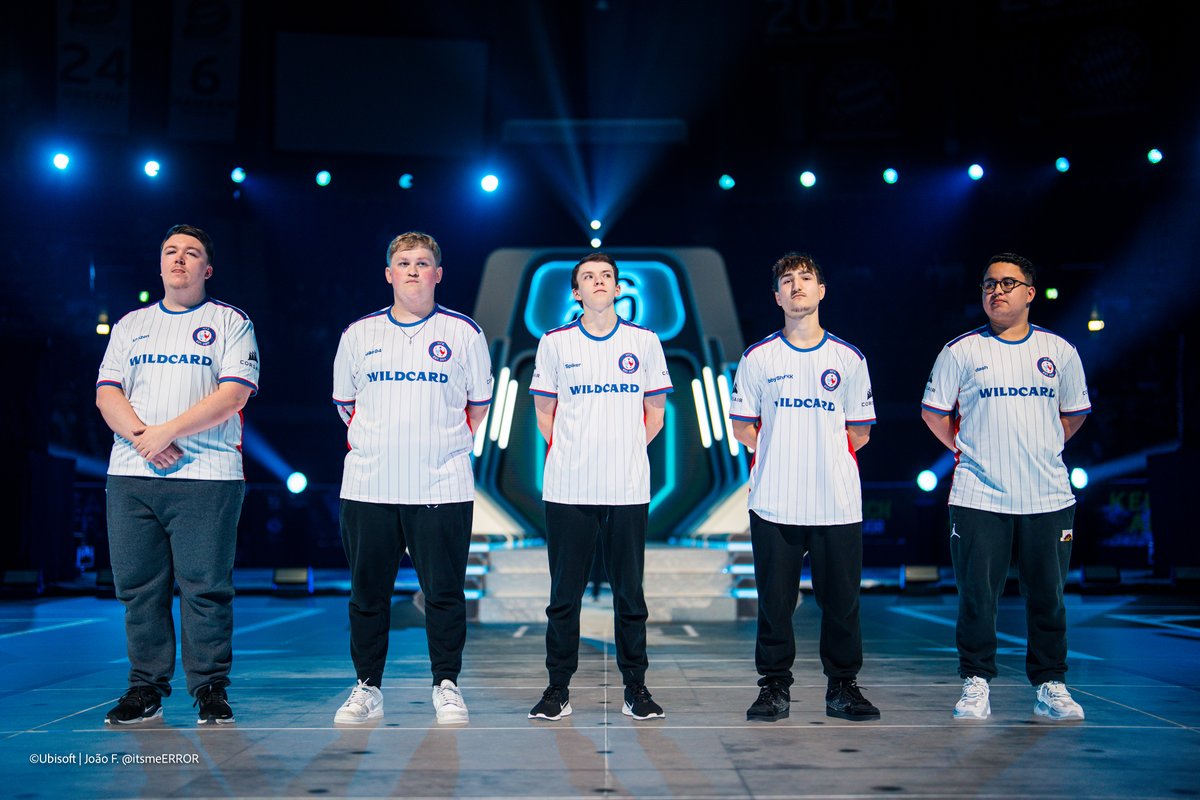 Com vocês, a surpresa do campeonato: <a href="/Wildcard_GG/">Wildcard</a> 

Apenas <a href="/dashR6s/">dash</a> e <a href="/LagonisR6/">Lagonis</a> representando DEMAIS o Brasil. 🇧🇷